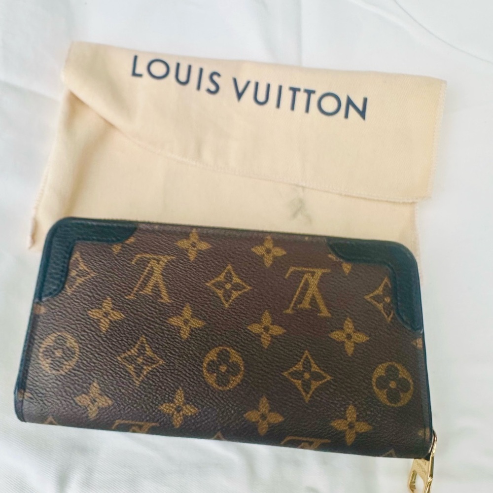 Louis Vuitton Brown and Black Key Card Holder